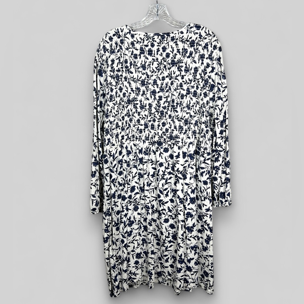 Old Navy 2X Plus Blue and White floral dress with shirred top and elastic cuffs - Picture 3 of 9
